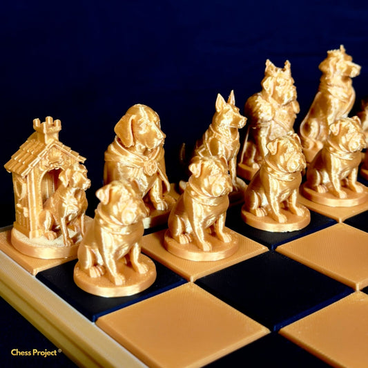 Pièces d’échecs chiens dorées avec sculptures détaillées et finition brillante sur échiquier noir et or