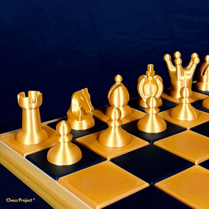 Pièces d’échecs minimalistes dorées aux formes épurées et finition brillante sur échiquier noir et or