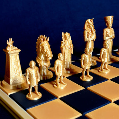 Jeu d’échecs pharaons doré avec pièces Égypte antique – vue de face