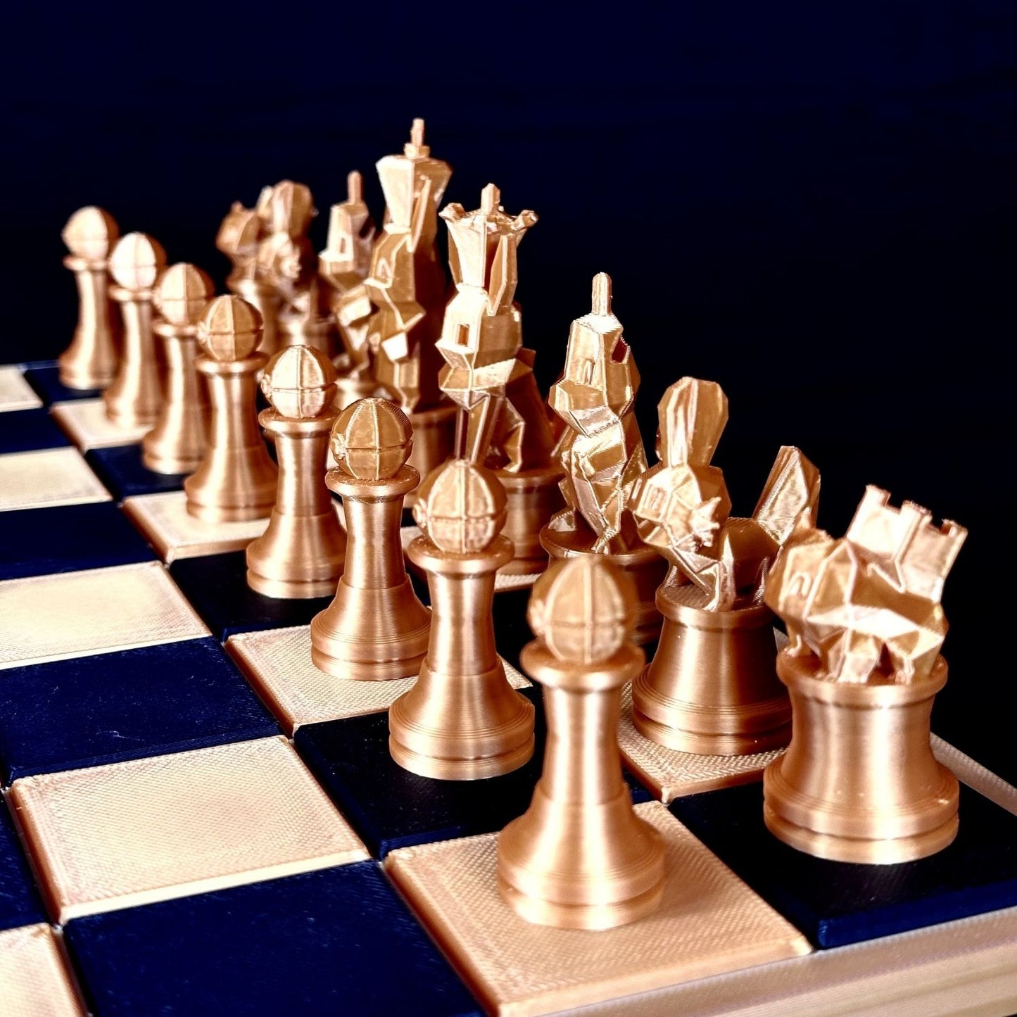 Détail des pièces d’échecs inspirées Pokémon type herbe en finition dorée