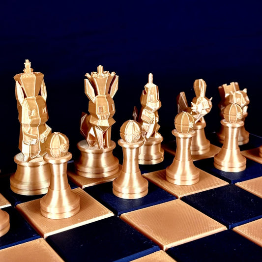 Pièces d’échecs fantasy dorées inspirées de créatures végétales – vue de côté