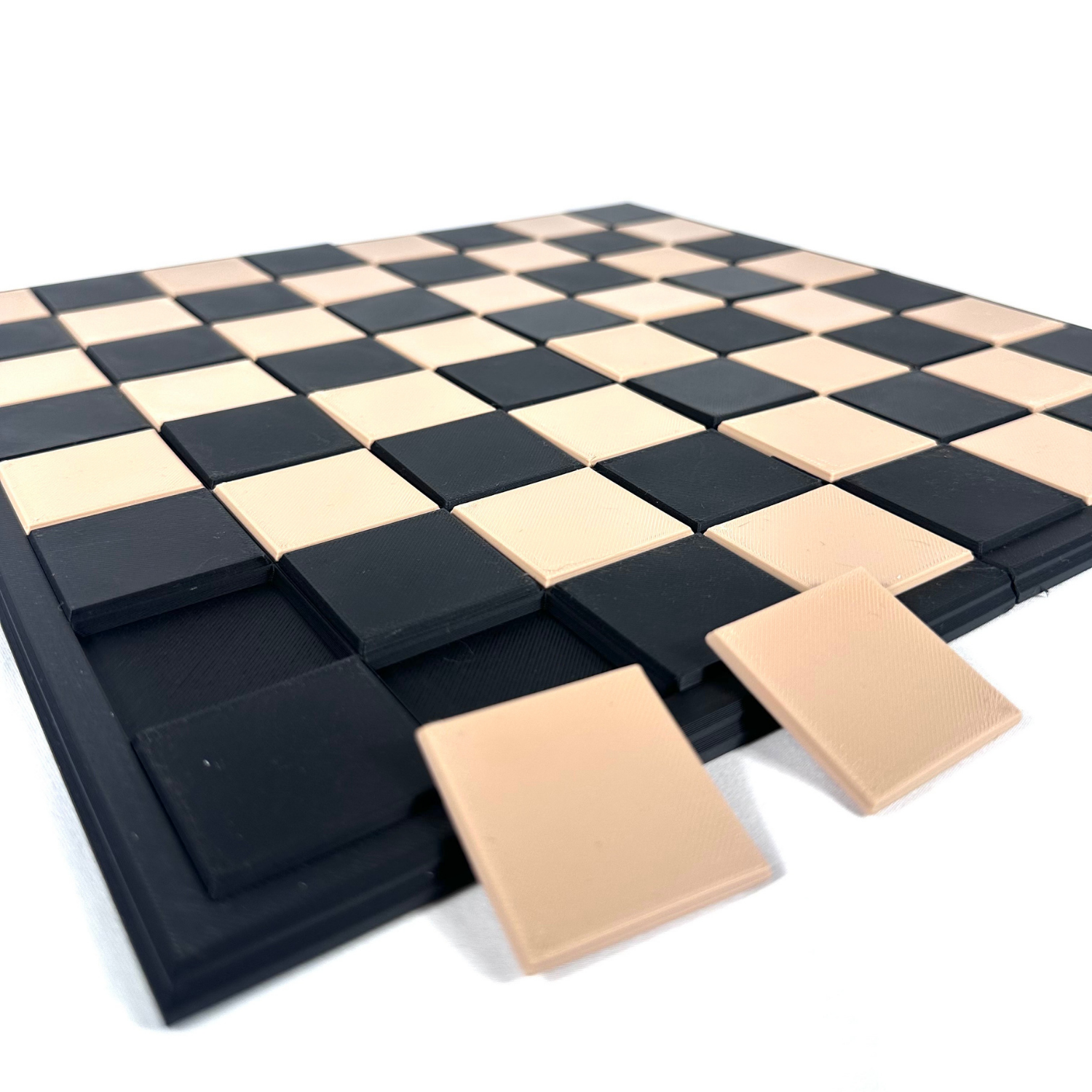 Plateau d’échecs modulable noir et beige au design moderne avec cases amovibles disposées en damier